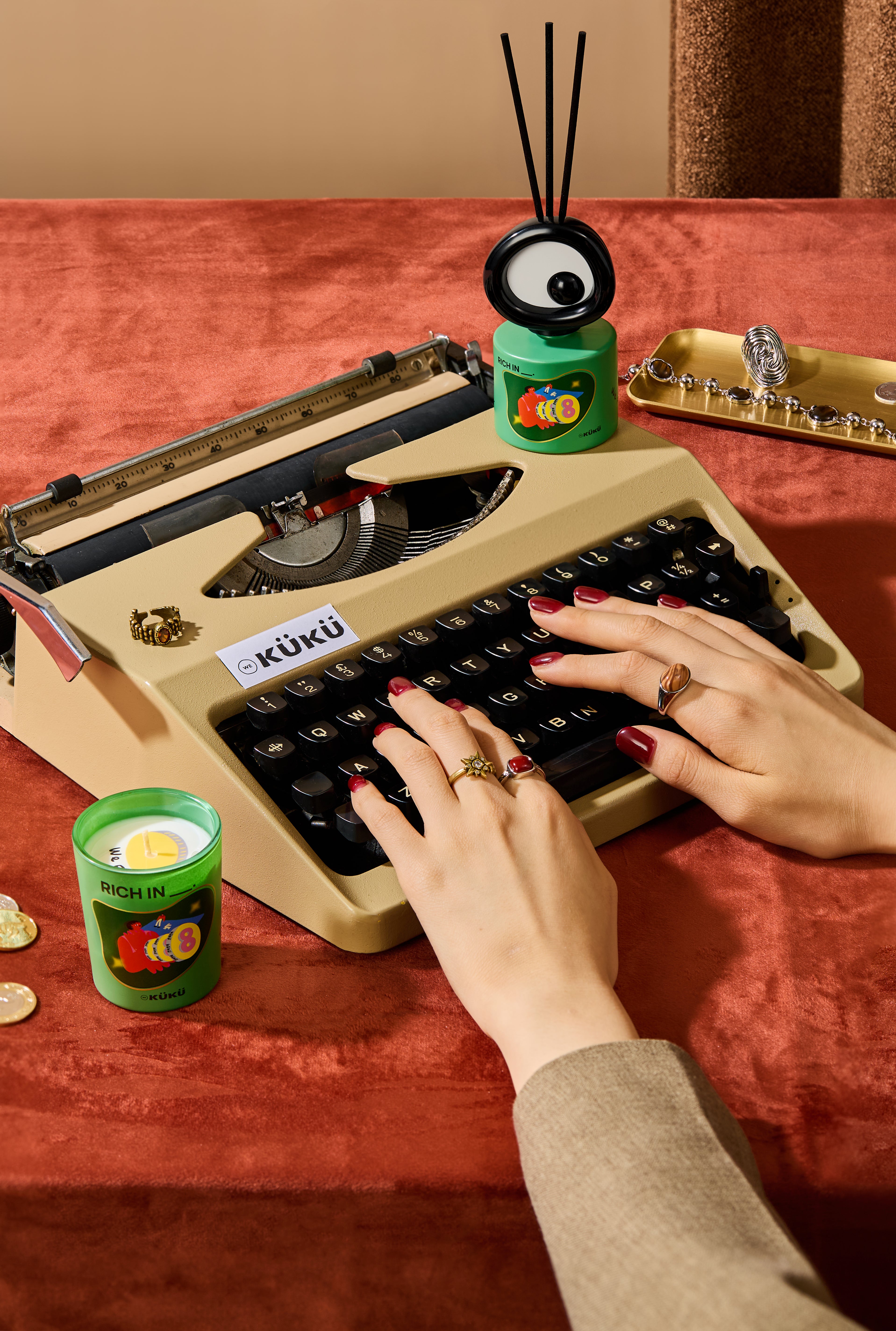 BIG EYE Scented Candle & Fragrance Diffuser - Rich in __.(woody)