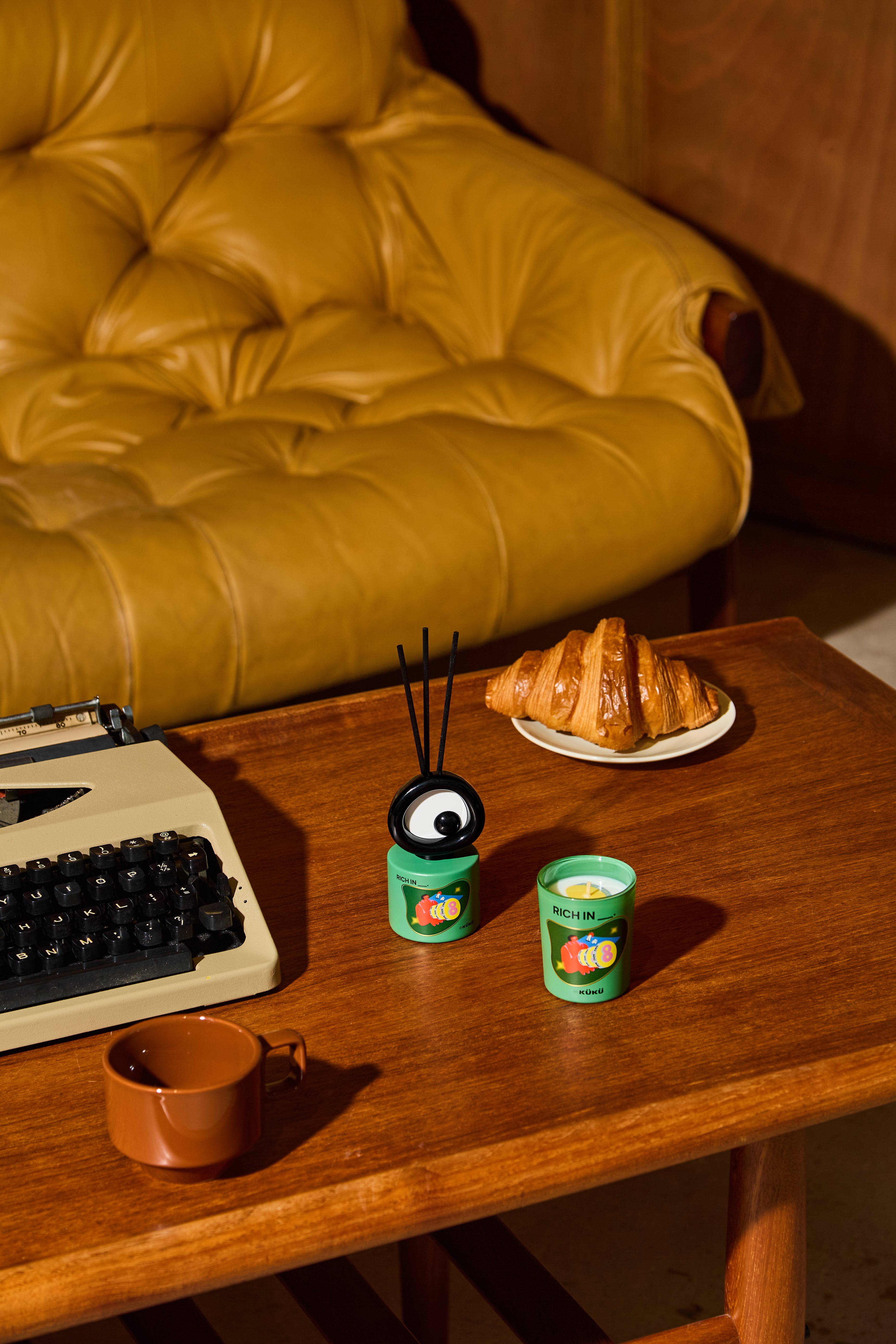 BIG EYE Scented Candle & Fragrance Diffuser - Rich in __.(woody)